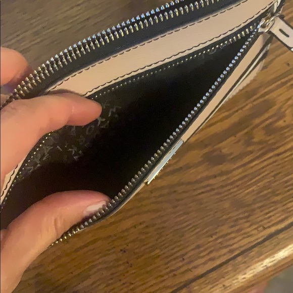 Kate Spade ♠️ Wristlet - Picture 4 of 4